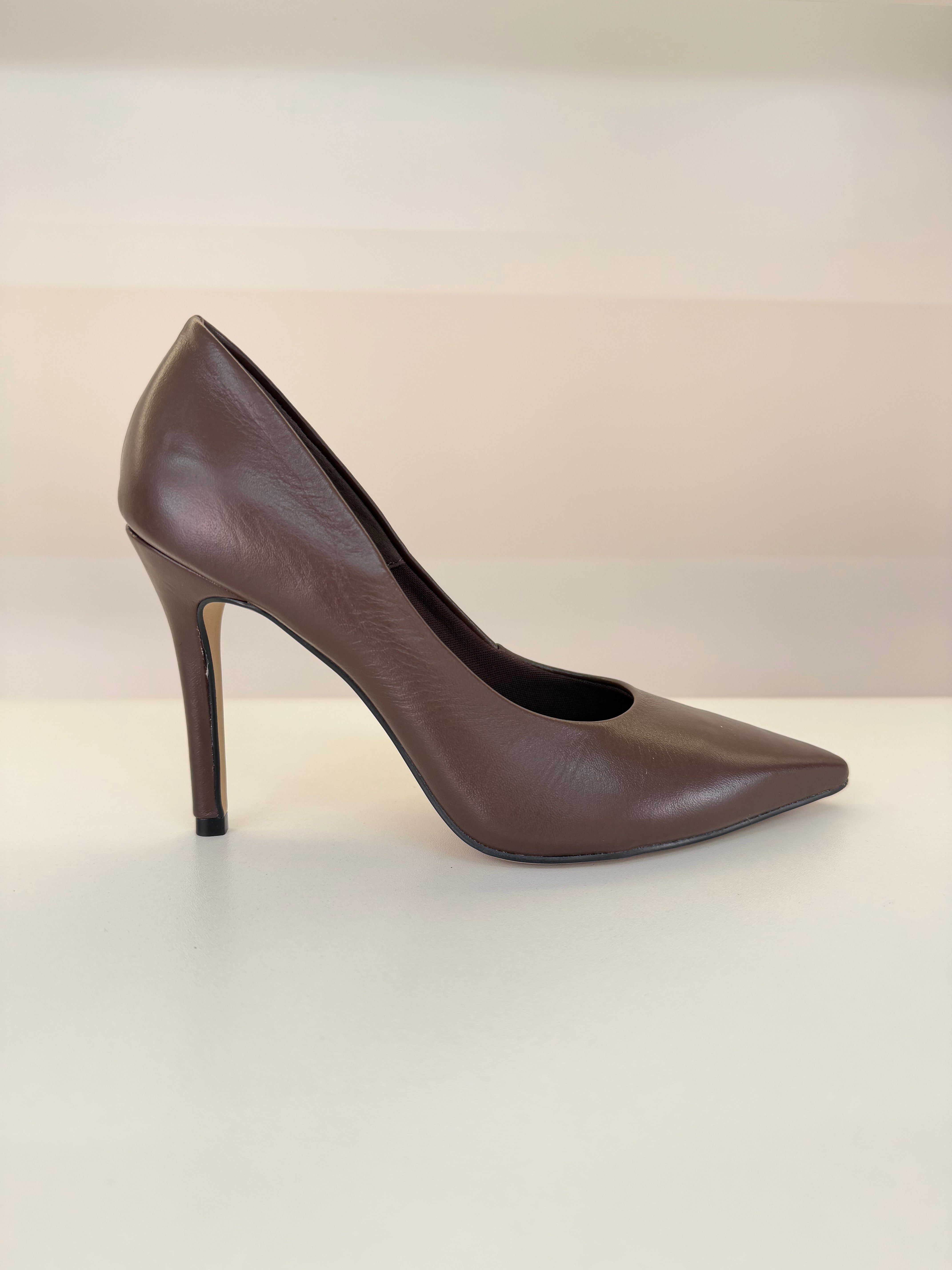 SCARPIN BEVERLY HILLS BROWN COURO