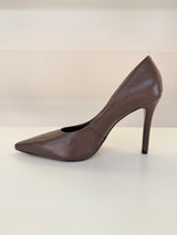 SCARPIN BEVERLY HILLS BROWN COURO
