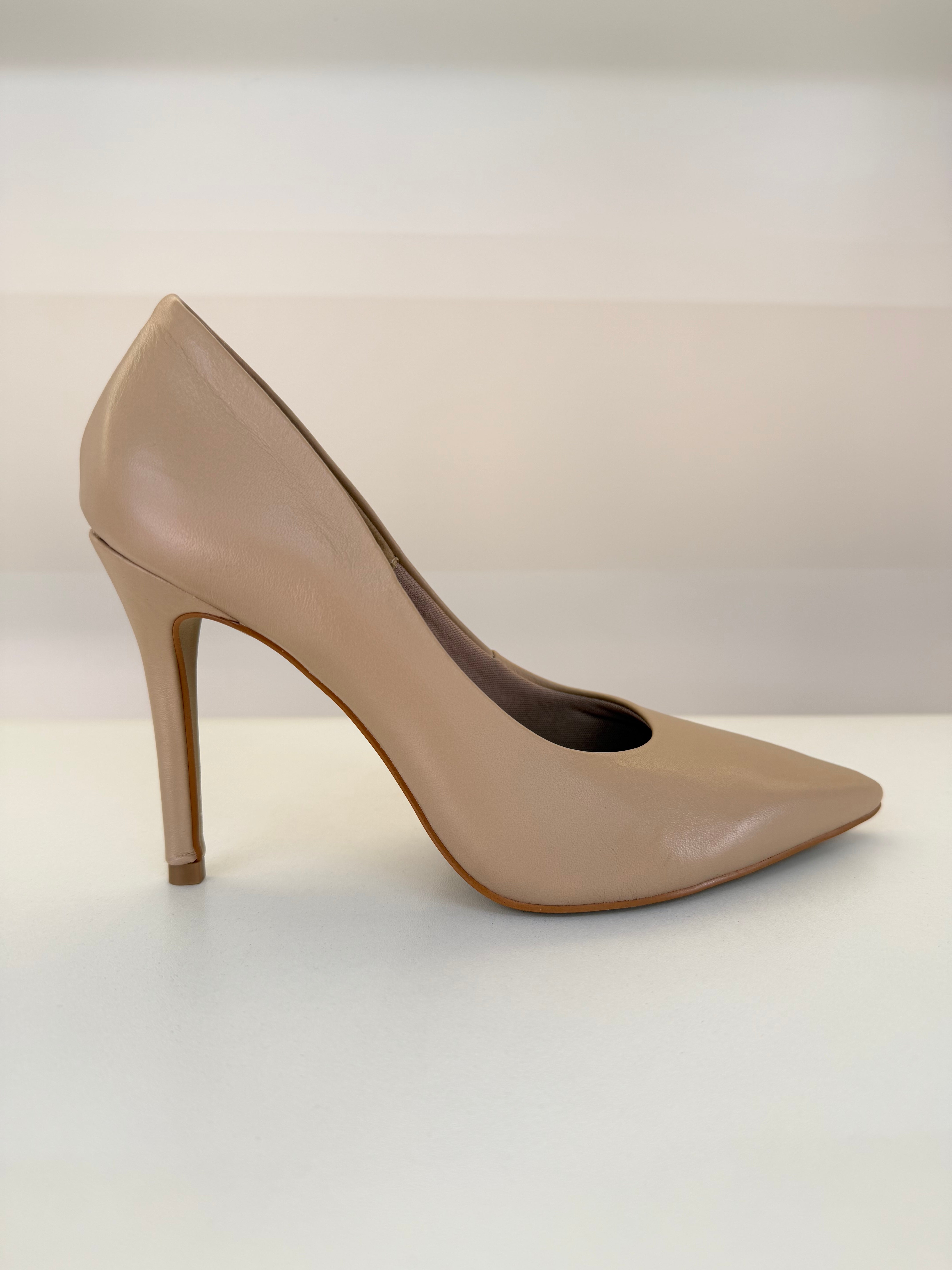 SCARPIN BEVERLY HILLS BISTRÔ COURO