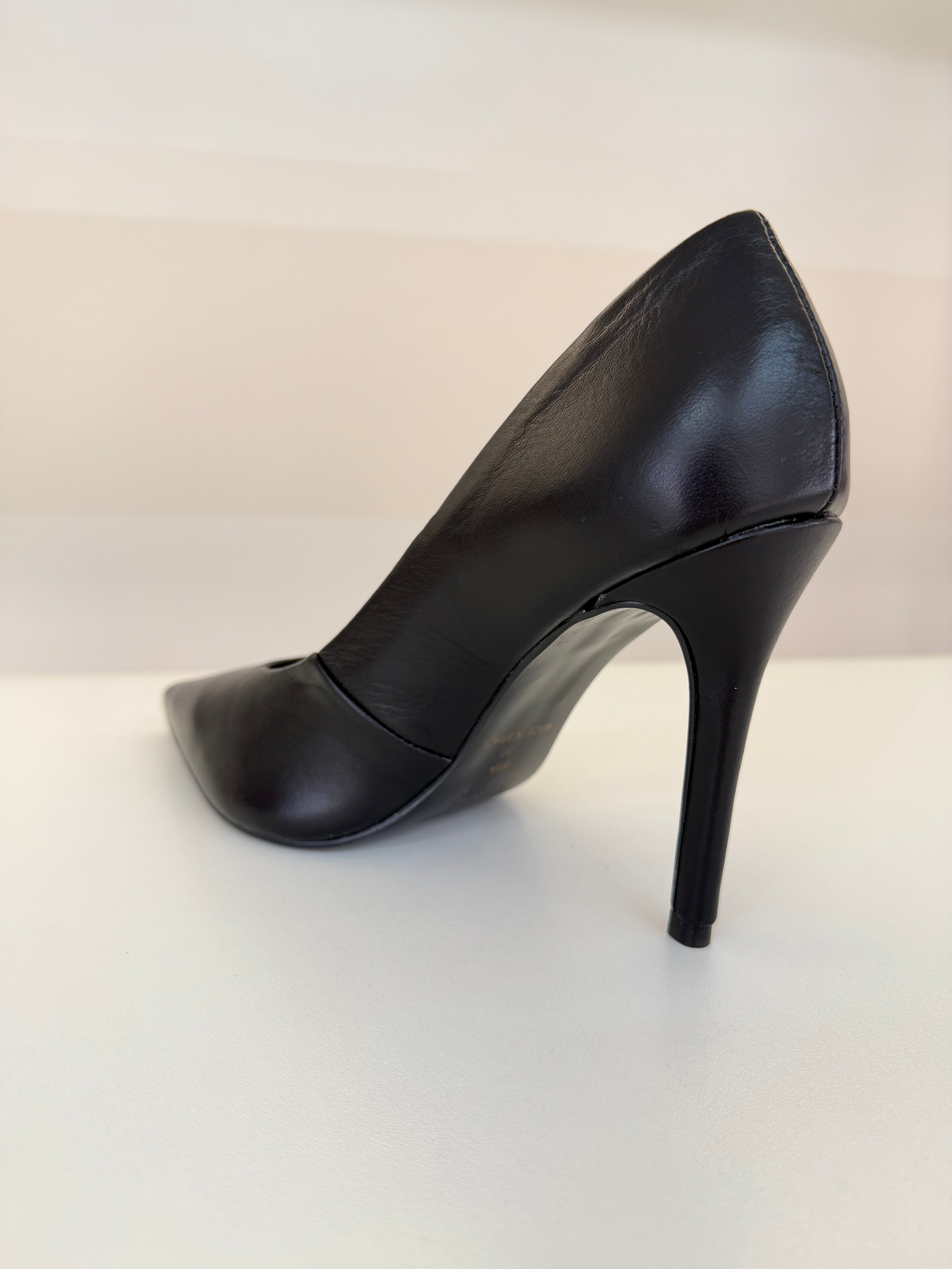 SCARPIN BEVERLY HILLS BLACK COURO