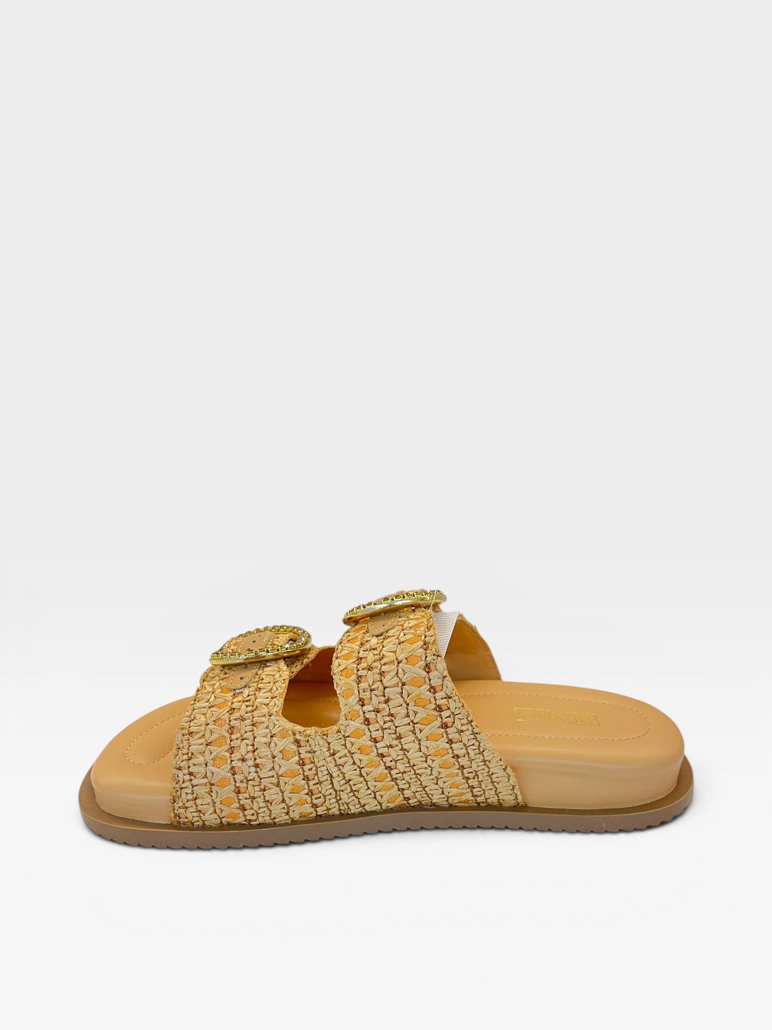 Sandália Birken Beyou Shoes Bangalore cor bistrô em couro e palha trançada com fivelas decorativas e solado baixo