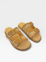 Sandália Birken Nashik Beyou Shoes cor bistrô em couro e palha com fivelas douradas e solado de 2 cm