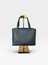 Bolsa Lugano preta Beyou Shoes em napa com design estruturado e alças curtas, estilo europeu clássico e elegante.