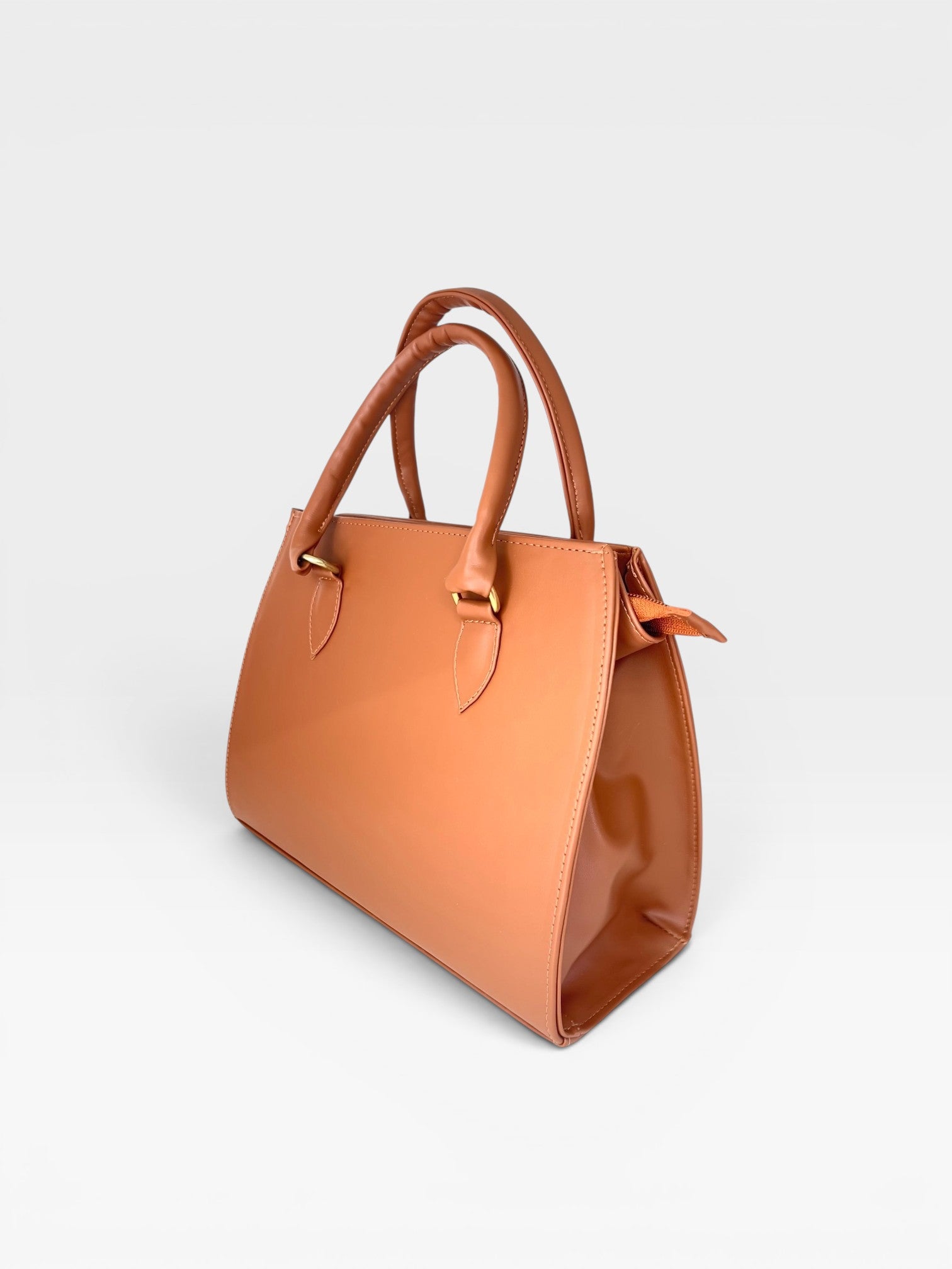 Bolsa Beyou Shoes New York caramelo em napa com alças estruturadas e design elegante para uso diário
