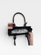 Bolsa New York Beyou Shoes preta em napa vista superior aberta mostrando o compartimento interno com alças