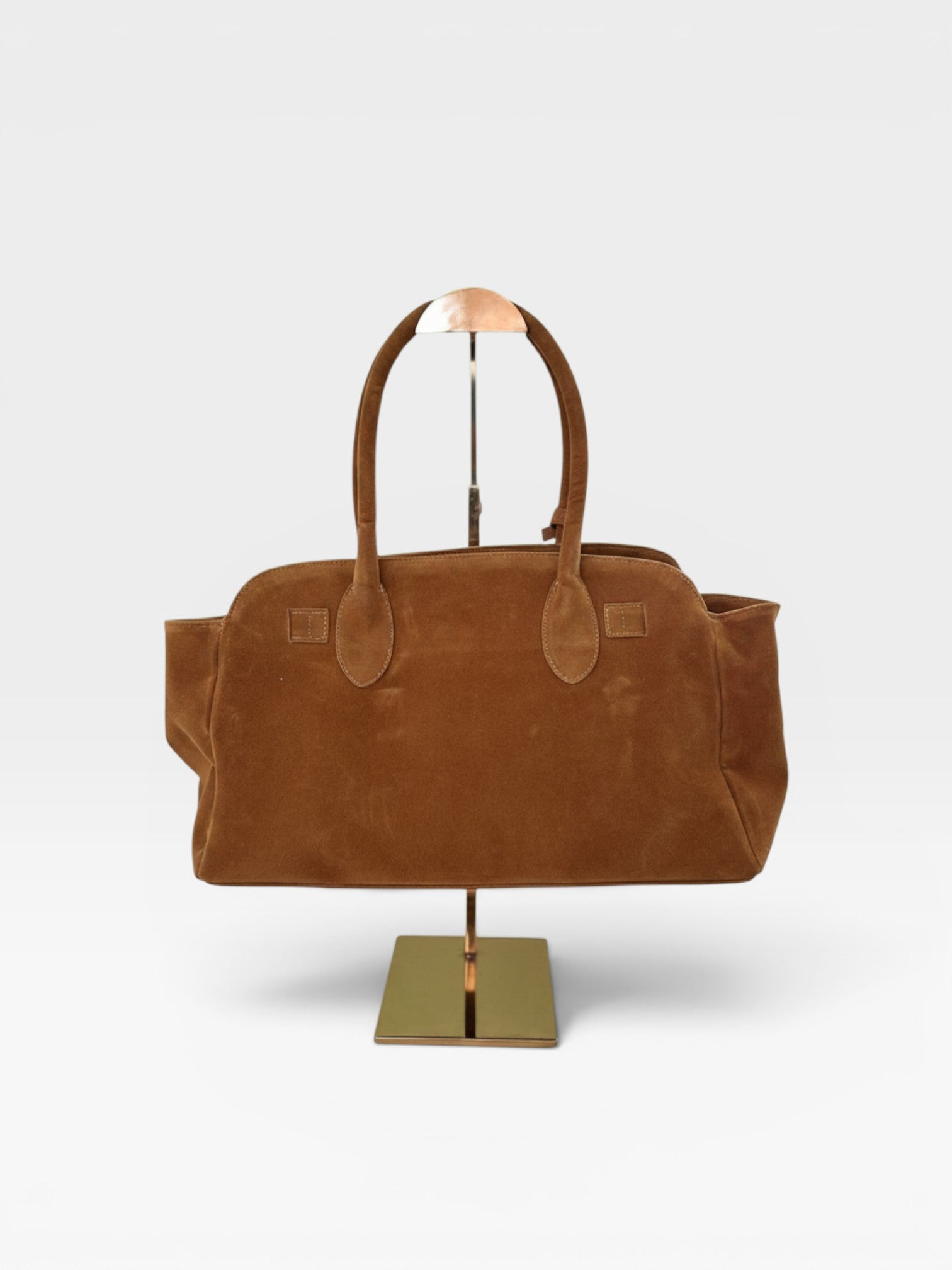 Bolsa Beyou Shoes Scotland caramelo em camurça sintética com alças estruturadas e design elegante