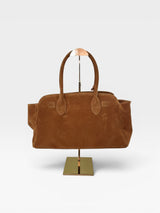 Bolsa Beyou Shoes Scotland caramelo em camurça sintética com alças estruturadas e design elegante