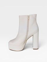 Bota Atlanta Beyou Shoes off white em napa com salto plataforma de 12 cm e fechamento lateral por zíper