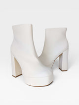Bota Atlanta Beyou Shoes off white em napa com salto plataforma de 12 cm e design moderno