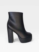 Bota Atlanta Beyou Shoes preta em napa com salto plataforma de 12 cm e design moderno