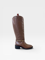 Bota cano longo Beyou Shoes marrom com detalhe de fivela dourada e puxador listrado no topo