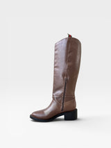 Bota cano longo Beyou Shoes marrom com zíper lateral e salto baixo, design clássico e elegante para inverno.