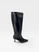 Bota cano longo preta Beyou Shoes em napa com bico fino e salto de 6 cm, design elegante e sofisticado.