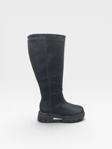 Bota cano longo preta Beyou Shoes em napa com solado tratorado moderno e design urbano