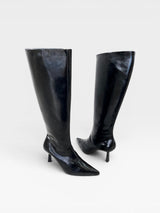 Bota cano longo Beyou Shoes preta em napa com salto fino de 6 cm e bico fino elegante