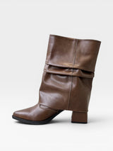 Bota Hannover Beyou Shoes marrom em napa com cano franzido removível e salto bloco de 6 cm