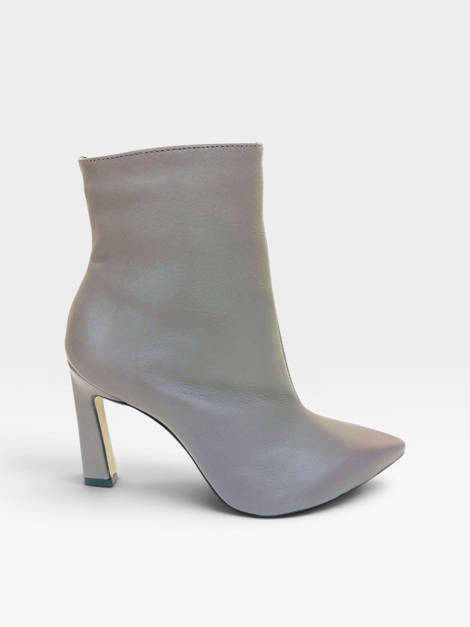 Bota Beyou Shoes London cinza em couro com salto bloco de 10 cm e bico fino elegante