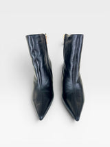Bota Manchester Beyou Shoes preta em couro com bico fino e design moderno