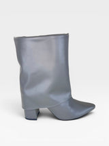 Bota Beyou Shoes Memphis cinza em napa com cano médio e salto bloco de 8,5 cm, design urbano e sofisticado