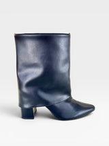 Bota Memphis Beyou Shoes preta em napa com cano largo e salto bloco de 8,5 cm, design urbano e sofisticado