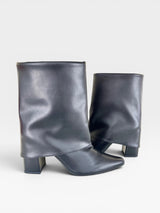 Bota Memphis preta Beyou Shoes em napa com cano largo dobrado e salto bloco de 8,5 cm