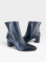 Bota Nice Beyou Shoes preta em couro com salto bloco de 6 cm e design elegante para looks urbanos
