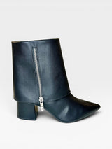 Bota Toronto preta Beyou Shoes em napa com salto bloco de 6 cm e zíper lateral prateado em design urbano minimalista
