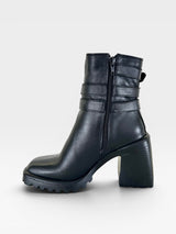 Bota Beyou Shoes Trento preta em couro com salto bloco de 10 cm e fechamento lateral por zíper