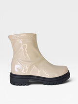 Coturno Beyou Shoes Brooklyn na cor bistrô, feito em napa stretch com detalhe em knit e solado tratorado preto.