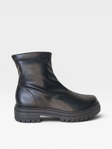 Coturno Beyou Shoes Brooklyn preto em napa stretch com detalhe em knit e solado tratorado