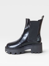 Coturno Beyou Shoes Cambridge preto em napa com solado tratorado e elástico lateral, estilo urbano e moderno