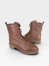 Coturno Beyou Shoes Phoenix caramelo em couro natural com solado tratorado e amarração por cadarços