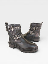 Coturno Beyou Shoes Houston preto em couro com solado tratorado e tiras com fivelas metálicas