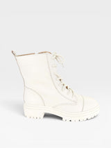 Coturno tratorado Beyou Shoes Phoenix em couro off white com cadarços e solado robusto