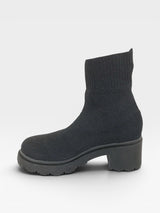 Coturno Vienna Beyou Shoes preto em tecido de malha com solado tratorado e cano médio