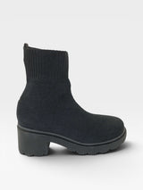 Coturno Beyou Shoes Vienna preto em tecido de malha com cano médio e solado tratorado sem salto