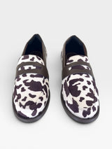 Mocassim Beyou Shoes Palermo em tecido oxford com estampa animal print de vaquinha e detalhes em marrom