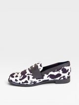 Mocassim Beyou Shoes Palermo em tecido Oxford com estampa animal print de vaquinha e detalhes em marrom