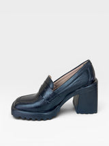 Mocassim Beyou Shoes Trento preto em napa com salto bloco de 10 cm e solado tratorado, vista lateral.