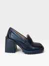 Mocassim Trento Beyou Shoes preto em napa com salto bloco de 10 cm e solado tratorado, vista lateral.