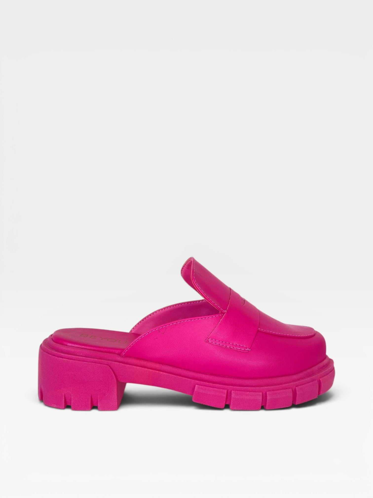 Mule Hamburgo Beyou Shoes rosa em napa com sola tratorada e design urbano moderno
