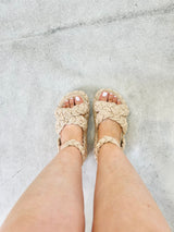 Papete Beyou Shoes Catania na cor natural, feita em tecido trançado com solado robusto de 3 cm, vista de cima.