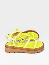 Papete Beyou Shoes Geórgia na cor limão siciliano em napa com solado tratorado marrom de 2 cm