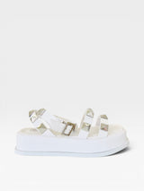 Papete Beyou Shoes Montreal branca em napa com tiras decoradas por tachas metálicas e solado plataforma de 2 cm