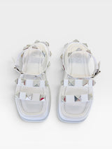Papete Beyou Shoes Montreal branca em napa com tiras e tachas prateadas decorativas