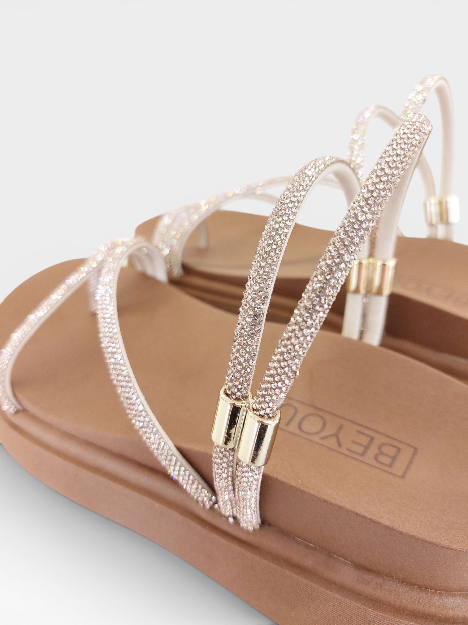 Papete Birken Beyou Shoes Mykonos com tiras brilhantes em rosê gold e sola plataforma caramelo