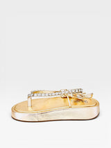 Papete Beyou Shoes Pequim na cor ouro light em napa com tiras adornadas por brilhos e solado plataforma de 2 cm