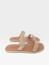 Rasteira Beyou Shoes Barcelona caramelo em napa com duas tiras cravejadas de pedras cintilantes