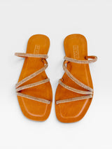 Rasteira Beyou Shoes Floripa caramelo em napa com tiras finas adornadas por pedrarias brilhantes