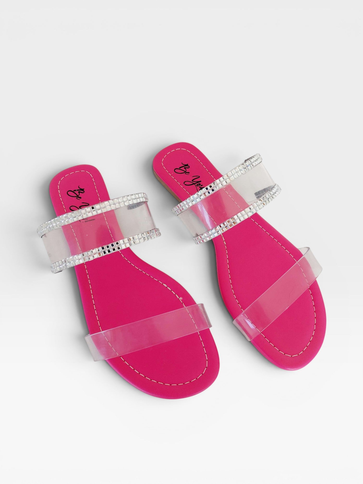 Rasteira Genebra Beyou Shoes rosa em napa e vinil com tiras transparentes e detalhes em brilho